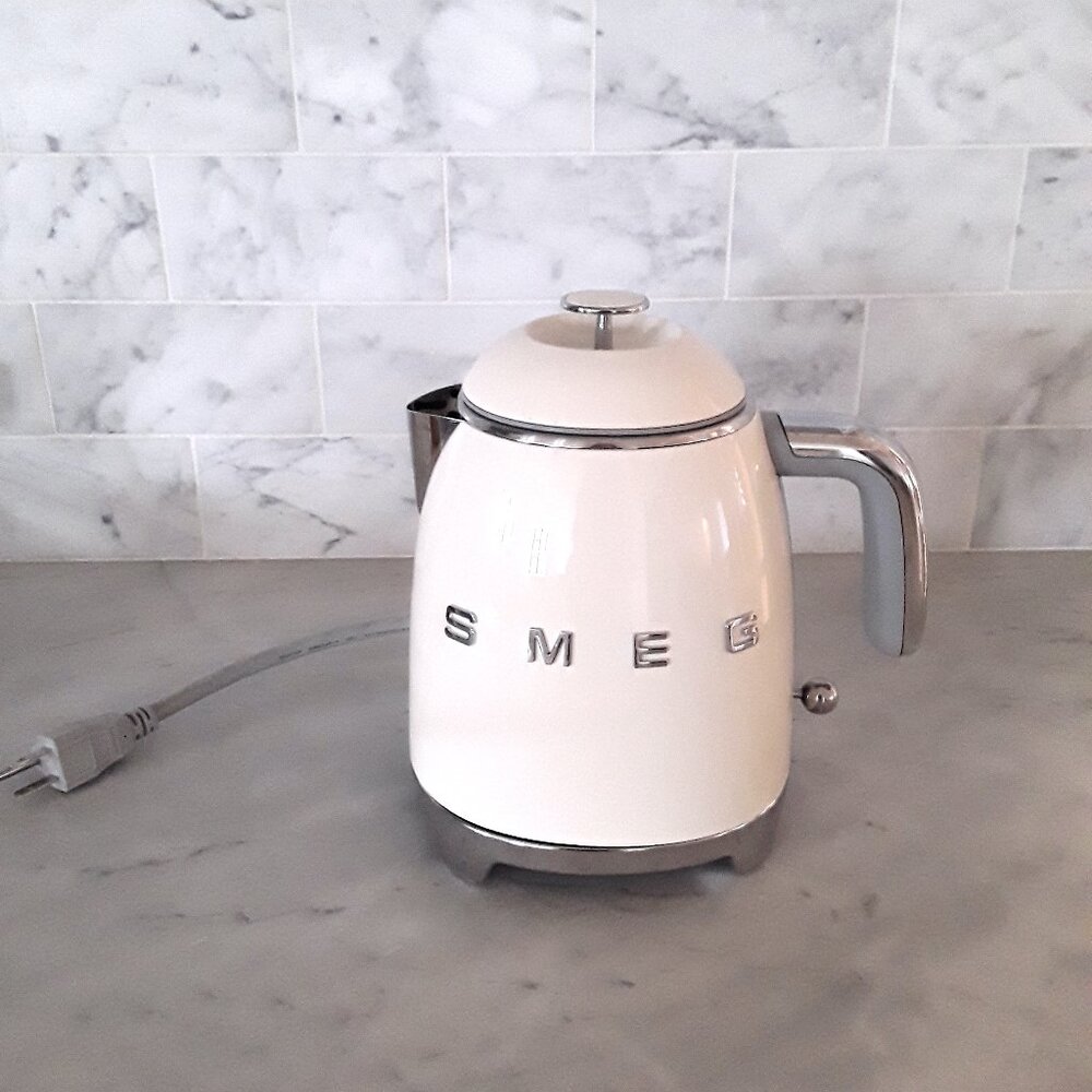 Smeg cream Electric Kettle - Picture 3 of 7